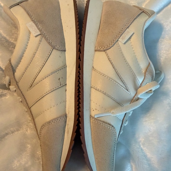 Women's Kizik Slip on Sneakers - Picture 9 of 11